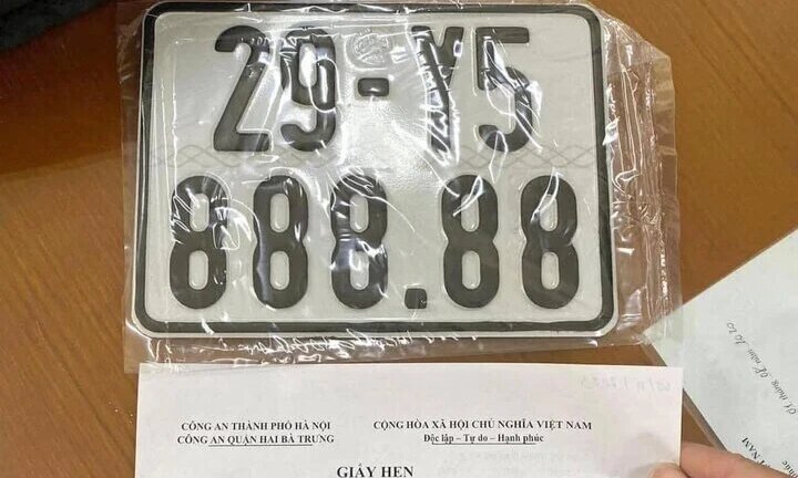 Người phụ nữ ở Hà Nội bấm trúng biển ngũ quý 8 khi đi bấm biển xe máy Wave Alpha