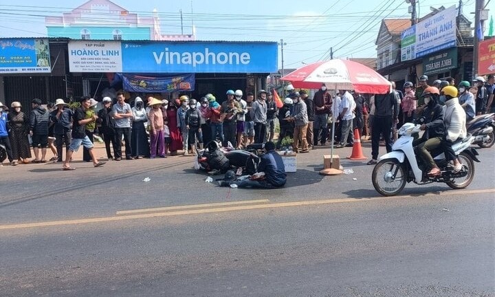 Xót lòng cảnh bố ôm thi thể con gái 3 tuổi gào khóc sau va chạm giao thông 