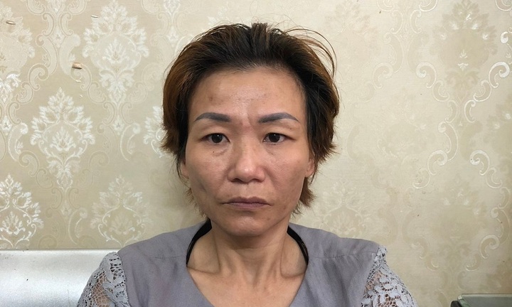 Bị công an áp sát, “nữ quái” chuyên trộm cắp trên phố đi bộ có hành động không ai ngờ tới