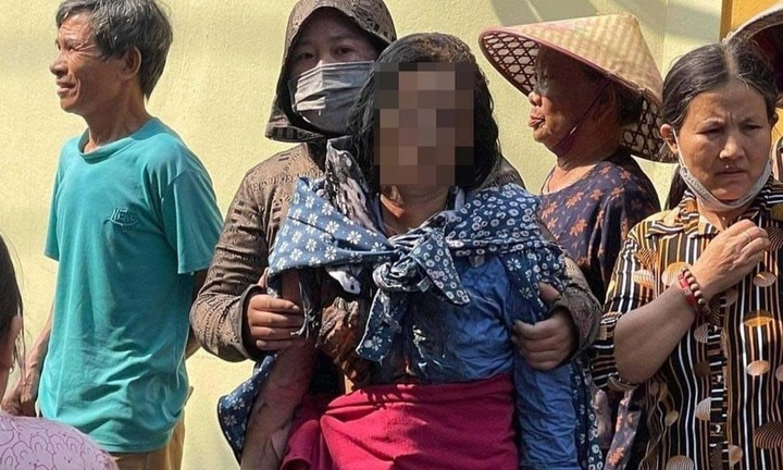 Thông tin mới nhất về sức khỏe người mẹ trong vụ 3 cô con gái mang xăng đến đốt