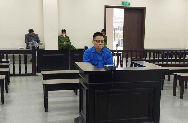 Tung tin gian dối, cựu giám đốc chiếm đoạt cả trăm bộ máy tính