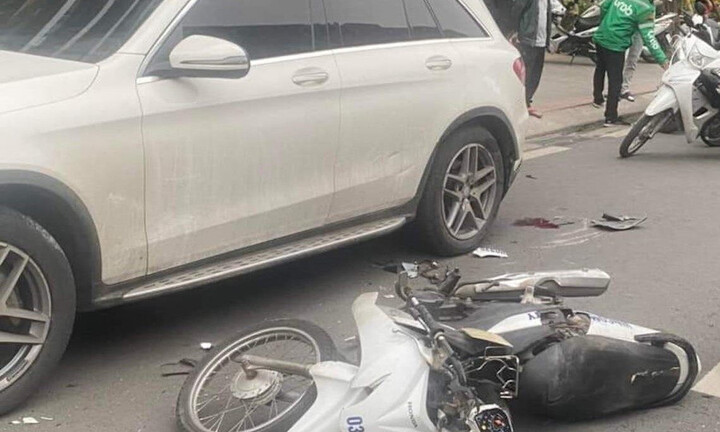 Hà Nội: Tài xế taxi tông tử vong nhân viên bảo vệ bị khởi tố về tội giết người