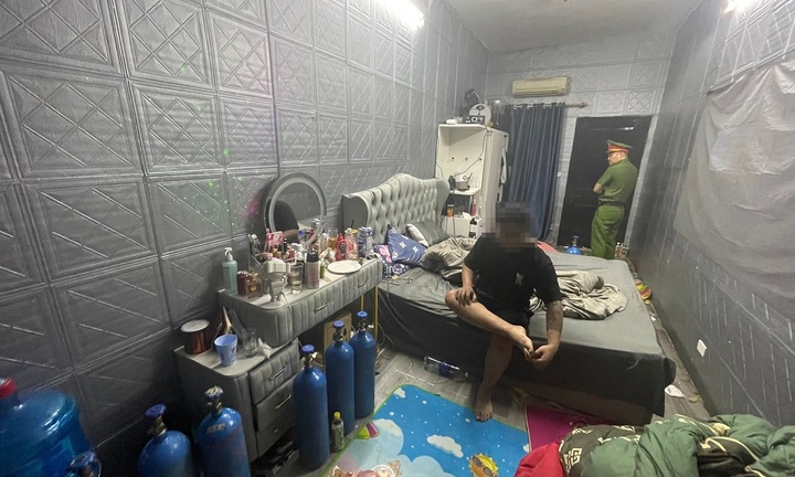 Bắt cặp đôi nam nữ “khởi nghiệp” bằng việc kinh doanh “bóng cười”