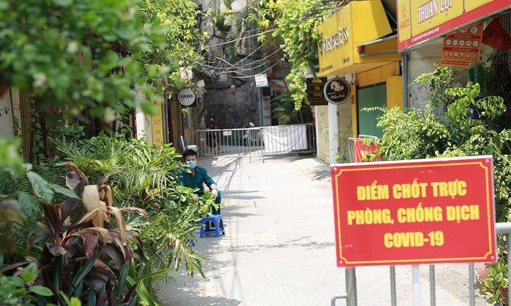 Hà Nội yêu cầu người dân chỉ ra ngoài khi cần thiết, tạm dừng tổ chức đám cưới và không tụ tập quá 5 người