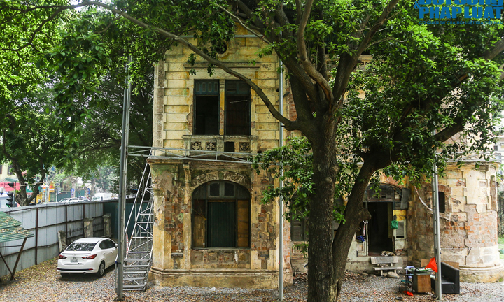 Cận cảnh hiện trạng những căn biệt thự Pháp cổ trứ danh trong lòng thủ đô Hà Nội