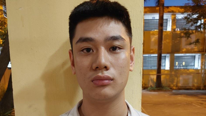 Hà Nội: Khởi tố thanh niên bịt kín mặt cướp giật tài sản của người đi đường