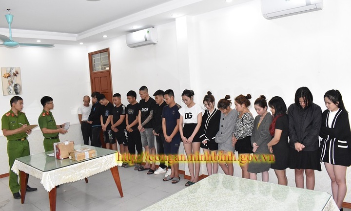 Ninh Bình: Bắt quả tang 16 nam nữ phê ma tuý trong quán karaoke