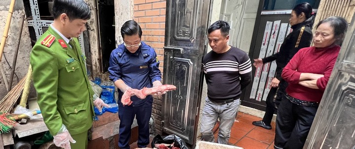 Hà Nội: Liên tiếp phát hiện, thu giữ hơn 2 tấn thực phẩm