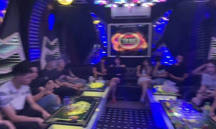 Quảng Ninh: Phát hiện 20 nam nữ đang