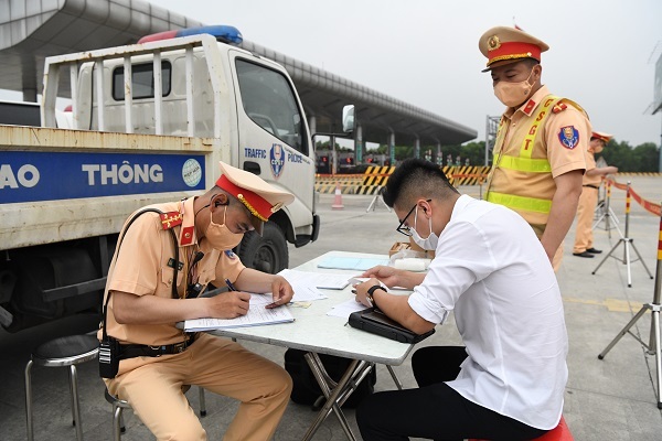 Đề xuất CSGT mặc thường phục giám sát tình hình giao thông: Những ý kiến trái chiều