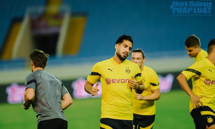 CLB Dortmund làm quen sân Mỹ Đình trước trận giao hữu với tuyển Việt Nam