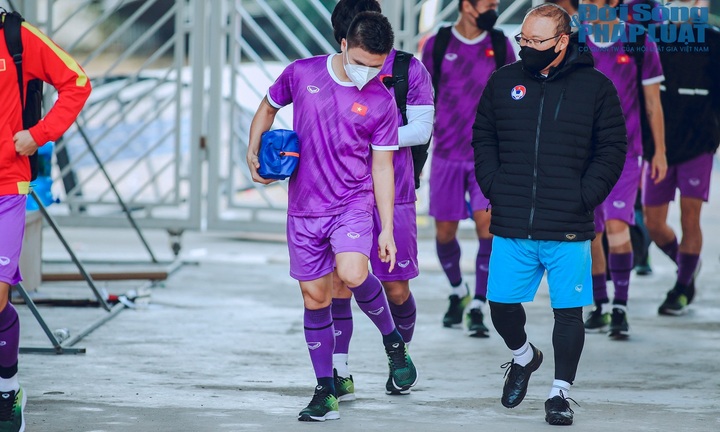 Tuyển Việt Nam tập luyện sớm, cùng nhau đón Giáng sinh 2022