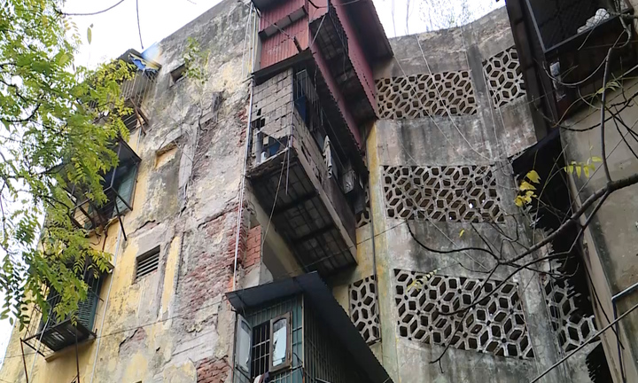 Hà Nội: Thấp thỏm sống trong những khu tập thể xuống cấp