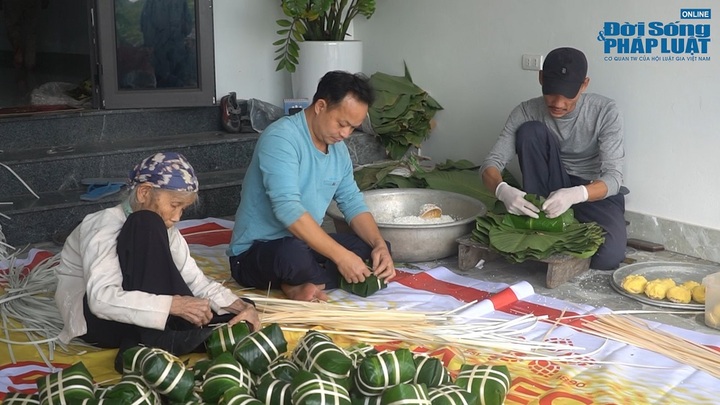 Làng nghề bánh chưng Tranh Khúc vào vụ Tết 2023