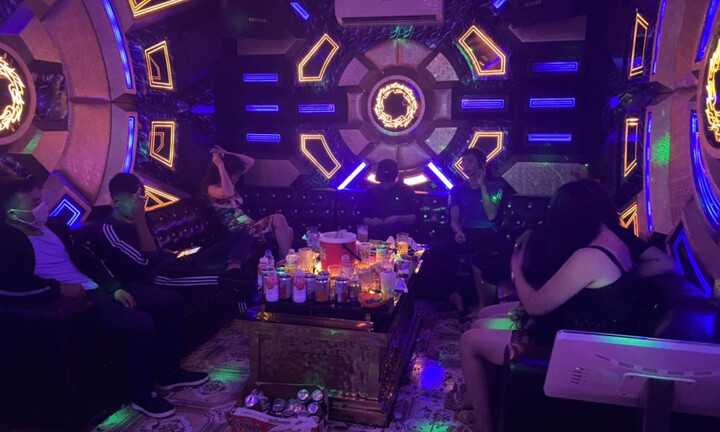 Hải Phòng: Quán karaoke hoạt động chui, điều nhân viên tiếp khách giữa dịch
