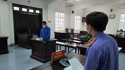 Vác xẻng đuổi đánh nữ Phó Chủ tịch phường, nam thanh niên nhận kết đắng