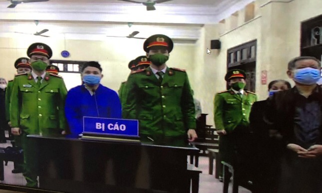 Vụ sát hại chủ nợ ở Hải Dương: Vợ chồng bị cáo đối chất