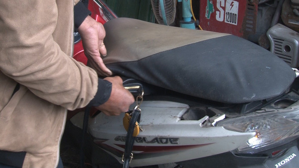 Mở cốp xe trộm tiền của khách đến giao dịch, bảo vệ ngân hàng bị tạm giữ