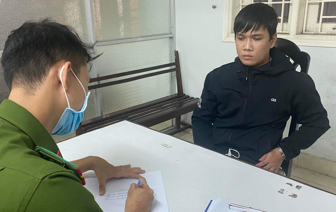 Siêu trộm chỉ đột nhập biệt thự, lấy tiền đưa vợ đi 