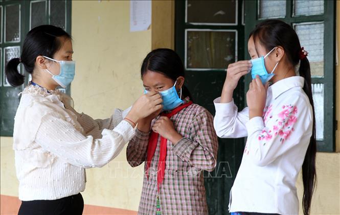Tin tức thời sự mới nóng nhất 3/12: Hai giáo viên là F0, Lào Cai tăng cường truy vết