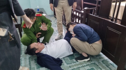 Giám đốc công ty bất động sản uống thuốc diệt côn trùng sau khi nghe tòa tuyên án