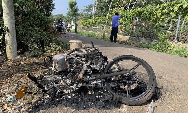 Vụ cô gái trẻ mất tích, xe máy cháy rụi: Phát hiện mảnh áo của nạn nhân