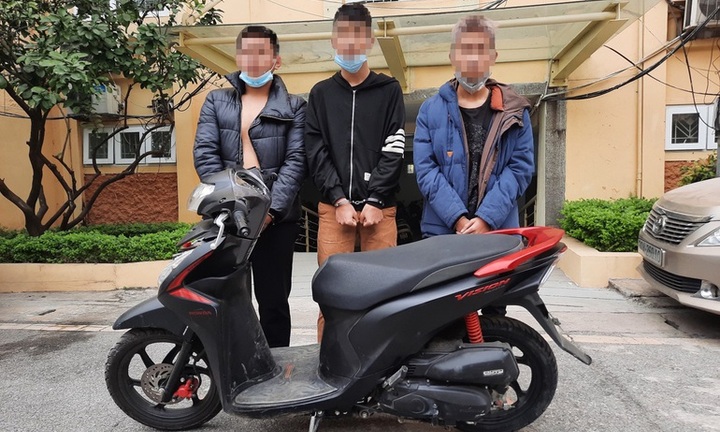Nhóm đối tượng 10X dùng kiếm đe dọa, cướp xe máy lúc rạng sáng