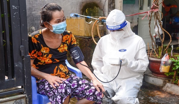 TP.HCM: Địa bàn không chăm sóc tốt F0 tại nhà sẽ bị tăng cấp độ dịch