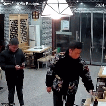 Video: Hoảng hồn cảnh trâu