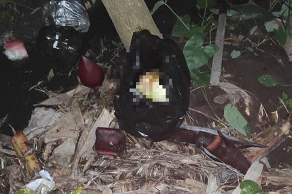 Xót xa bé trai sơ sinh không mặc quần áo, bị bỏ rơi giữa trời giá lạnh 10 độ C