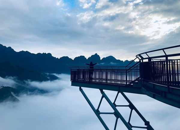 Vụ cầu kính cao nhất Việt Nam bị nứt: Yêu cầu thay thế trong 10 ngày 