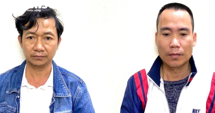 Bị can ngăn vì gây rối sau khi uống rượu, 2 đối tượng lao vào đánh công an
