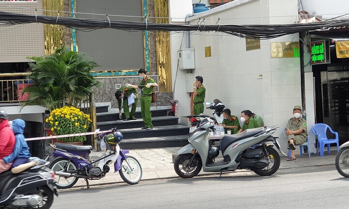 TP.HCM: Truy bắt nhóm giang hồ xông vào quán karaoke, chém 4 người thương vong