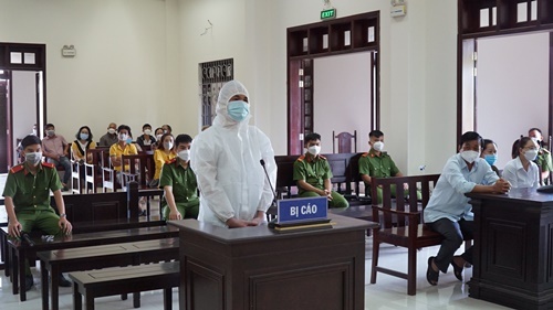 Ghen tuông, chồng sát hại giám đốc của vợ cũ, rồi lột đồ của nạn nhân nhằm làm nhục