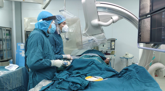 Tin tức thời sự mới nóng nhất 6/3: Bác sĩ F0 can thiệp, cứu chữa thành công cho bệnh nhân F0 nặng