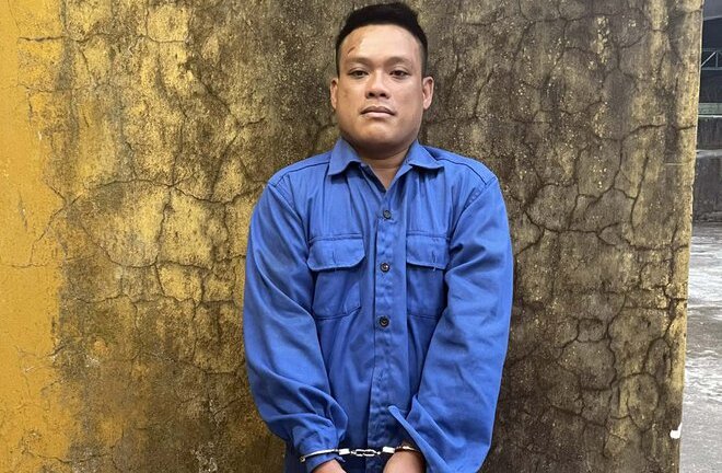 Nam thanh niên dùng mỏ lết đánh CSGT