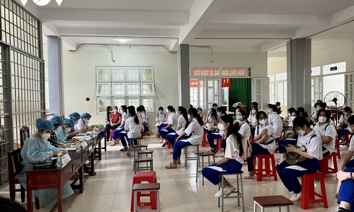 Tin tức thời sự mới nóng nhất 8/3: Số  F0 có liên quan trường học tăng vọt, phụ huynh Bến Tre lo lắng