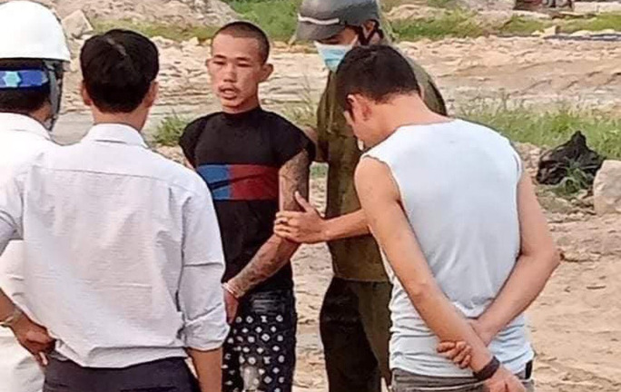 Vụ tài xế xe cuốc dùng gàu múc đập nát 2 ôtô: Hé lộ nguyên nhân mâu thuẫn