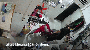 Video: Tên trộm bẻ khóa phòng trọ, cuỗm đi tài sản tổng 36 triệu đồng