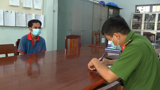 Bắt giam gã cha dượng đồi bại nhiều lần hiếp dâm