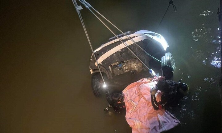 Ô tô lao xuống sông, tài xế tử vong trong xe