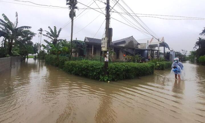 Biển Đông có nguy cơ đón 2 cơn bão và áp thấp nhiệt đới 