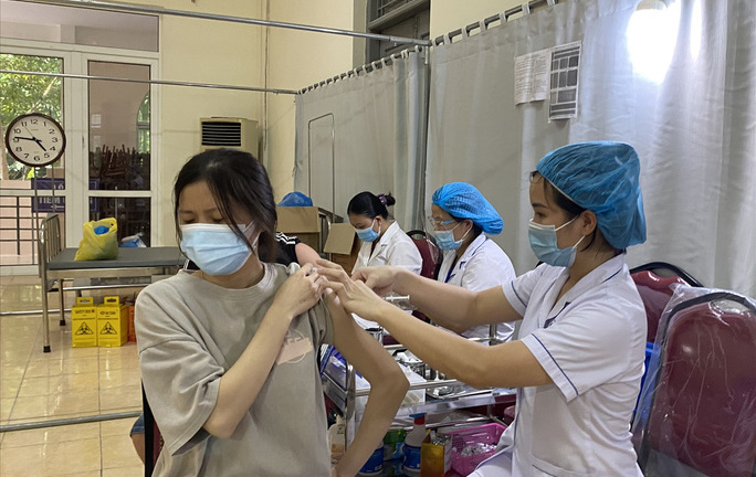 Tin tức thời sự mới nóng nhất 7/4: Xây dựng kế hoạch tiêm vắc-xin COVID-19 mũi 4 trước 15/4