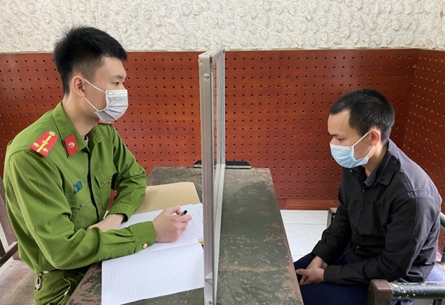 Mâu thuẫn vì không dọn dẹp sau khi ăn cơm, anh trai chém em thương tích