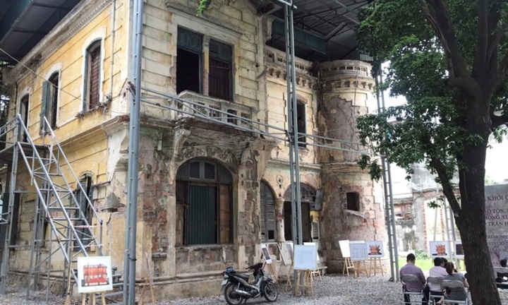 Tin tức thời sự mới nóng nhất 28/4: Sửa chữa biệt thự Pháp cổ trên khu đất 