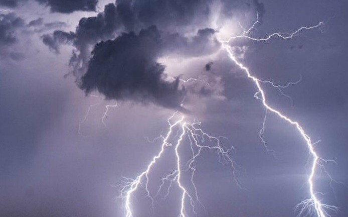 Xót xa hai mẹ con bị sét đánh tử vong khi đi bắt nghêu 