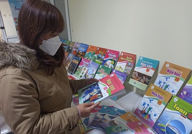 Tin thời sự mới nóng nhất 26/5: Hà Nội phê duyệt danh mục SGK lớp 7, lớp 10