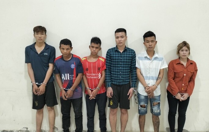 Phát hiện vợ chồng công nhân đi làm về giữa đêm, 6 thanh niên đánh đập để cướp 