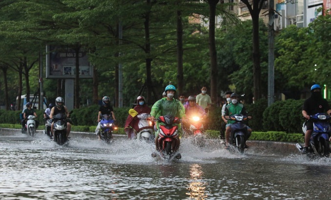 Hà Nội: Mưa lớn, cảnh báo những tuyến phố sẽ ngập nước 
