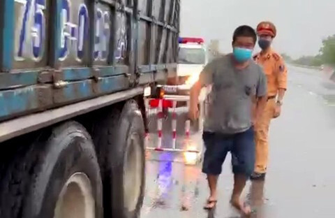 Vụ tài xế vi phạm tố CSGT Quảng Trị đánh: Tước bằng lái, phạt 47,5 triệu đồng 